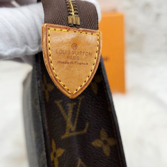 Louis Vuitton  Monogram Pouch 26cm [XXVYU5] - Picture 3 of 17
